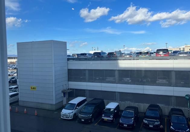 新千歳空港立体駐車場